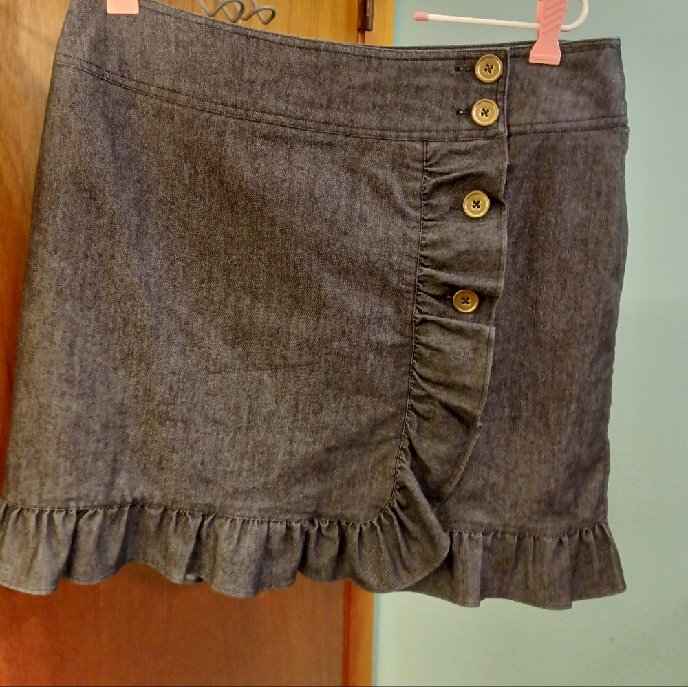Black ruffled denim skirt.